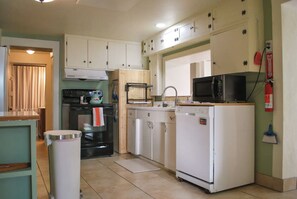 Microonde, forno, piano cottura, lavastoviglie