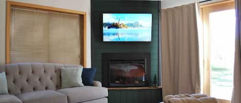 TV, fireplace