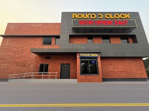 Exterior - Round D Clock (New Delhi)