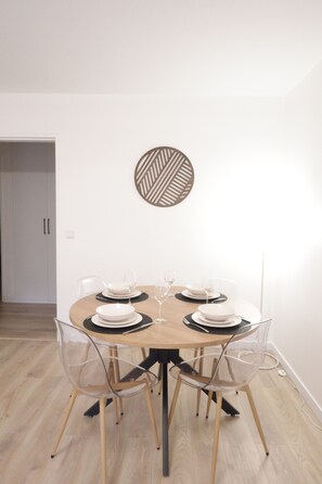 Dining - Le Sully Terrasse - 5min from RER station (Évry-Courcouronnes)