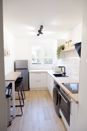 Private kitchen - Le Sully Terrasse - 5min from RER station (Évry-Courcouronnes)