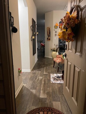 المنشأة من الداخل