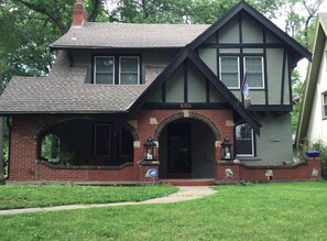 Exterior - Minutes from Arrowhead! Perfect Stay for KC World Cup Fans. (Kansas City)