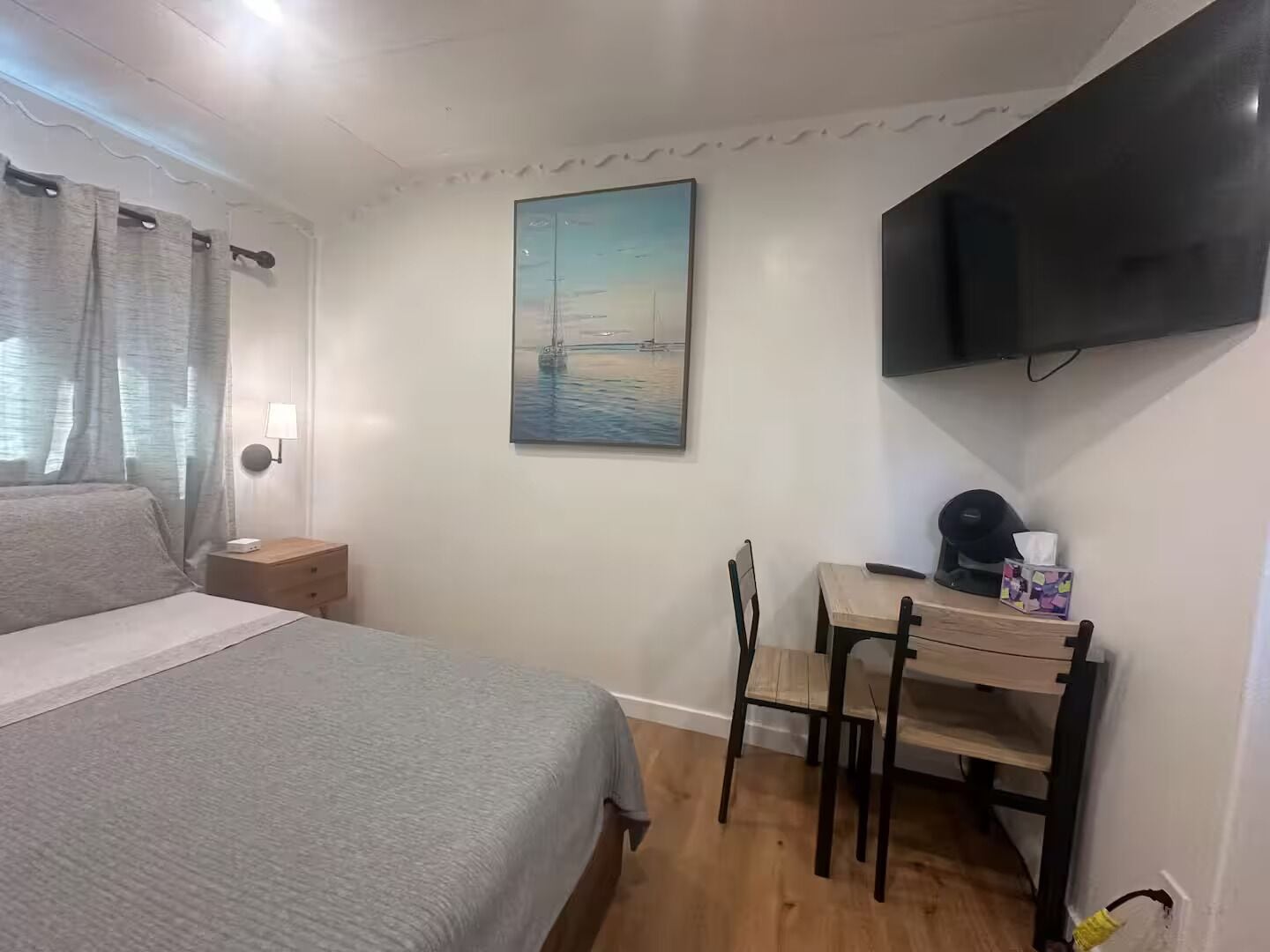 Iron/ironing board, free WiFi, bed sheets