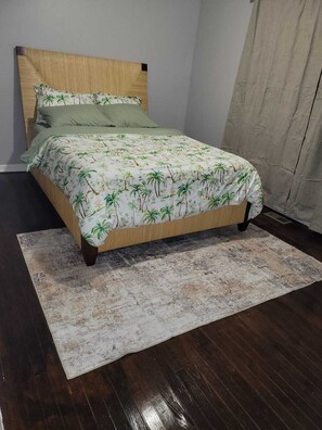 Tabla de planchar con plancha, wifi y ropa de cama