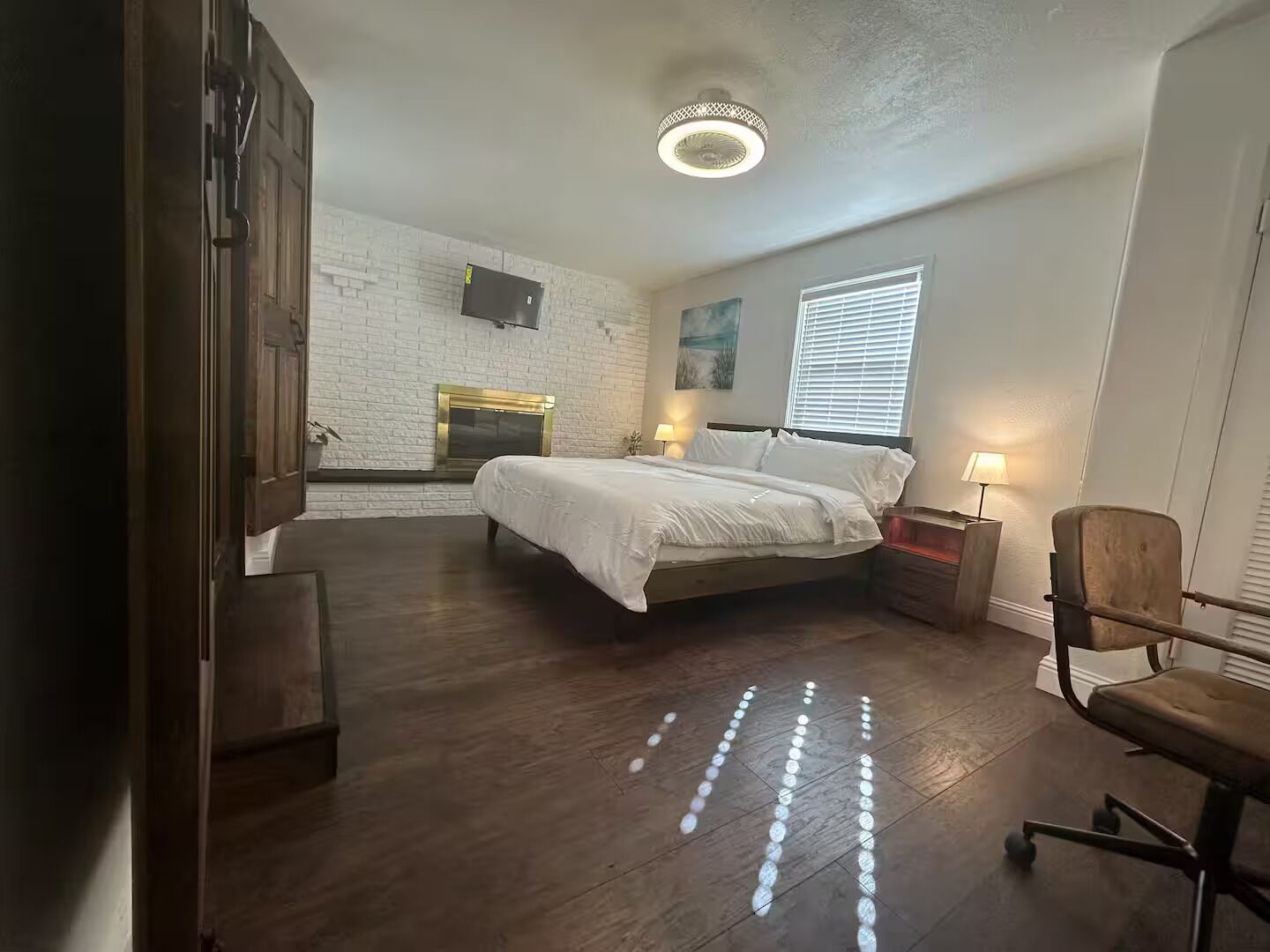 3 slaapkamers, een strijkplank/strijkijzer, gratis wifi, beddengoed