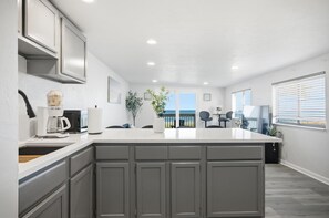 Micro-ondes, four, plaque de cuisson