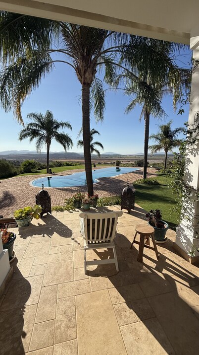 48. Luxury Eco Villa with Pool, Jacuzzi & Daily Breakfast – Benalup