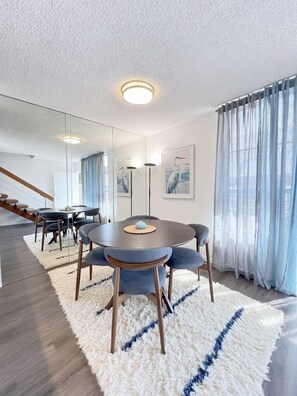 Dining - #11 Modern 2-BR sanctuary walk to shops & beach (Santa Monica)