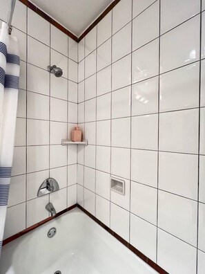 Hair dryer - #11 Modern 2-BR sanctuary walk to shops & beach (Santa Monica)