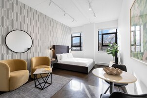 Appartement Design | Bureau, espace de travail pour ordinateur portable, rideaux occultants