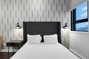 Design Apartment | Desk, laptop workspace, blackout curtains, soundproofing
