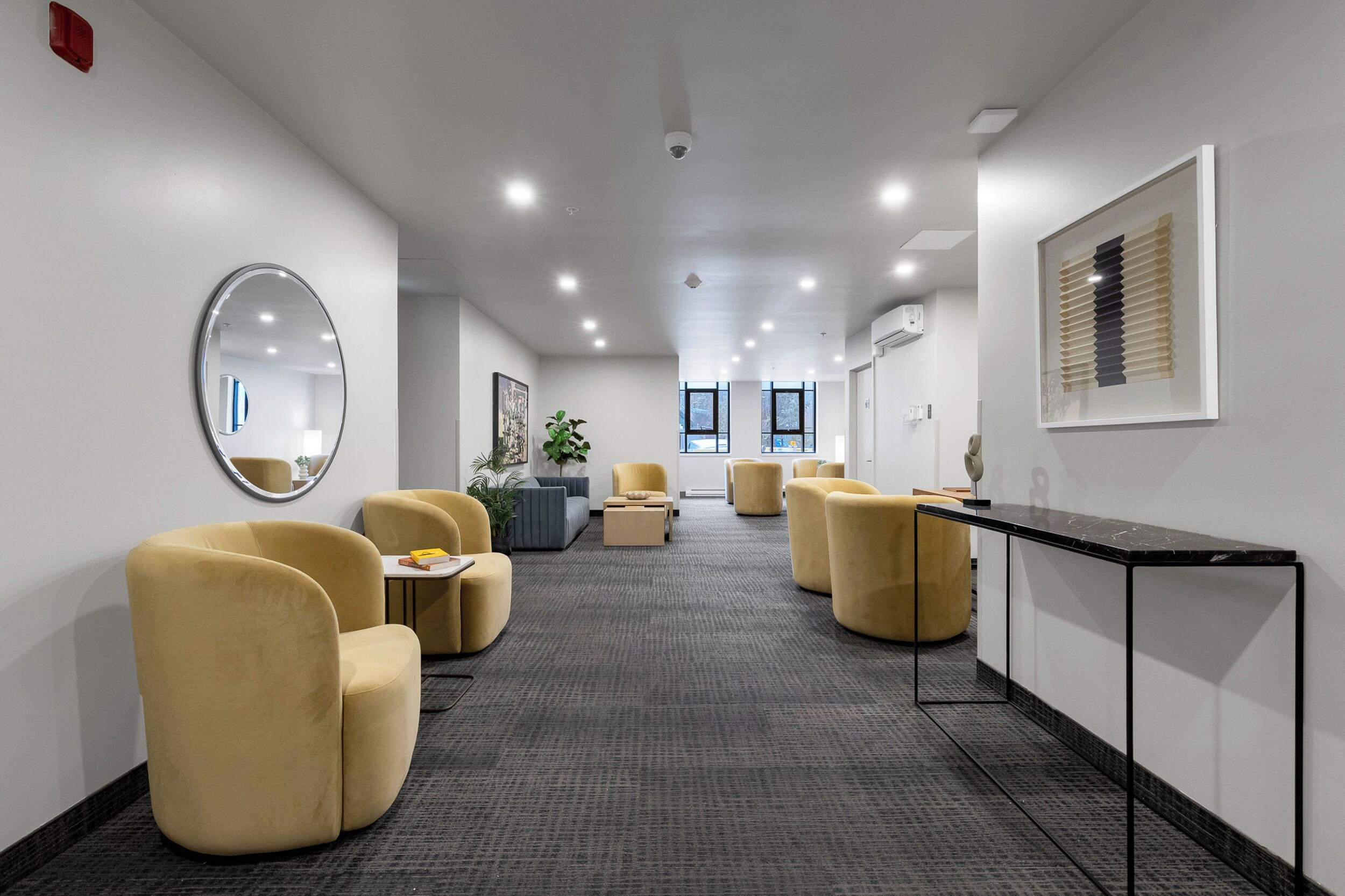 Lobby-lounge