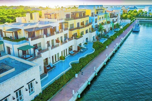 Cozy 1-bedroom or Studio resort in beautiful Punta Cana with AC & plenty of R&R!