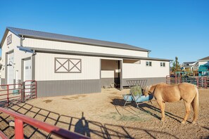 Exterior - Mountainview Retreat, Pickleball court, Shop, Ski in Farmington, UT (Farmington)