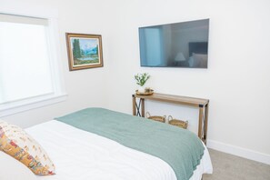 2 bedrooms, iron/ironing board, travel crib, free WiFi - Mountainview Retreat, Pickleball court, Shop, Ski in Farmington, UT (Farmington)
