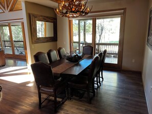 Dining - Torreon Getaway on the Greens – 4BR Cabin, Sleeps 10 (Show Low)