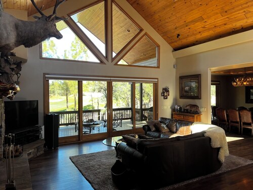 Torreon Getaway on the Greens – 4BR Cabin, Sleeps 10