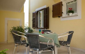 Outdoor dining - 1 bedroom cozy apartment in Labin (Labin)