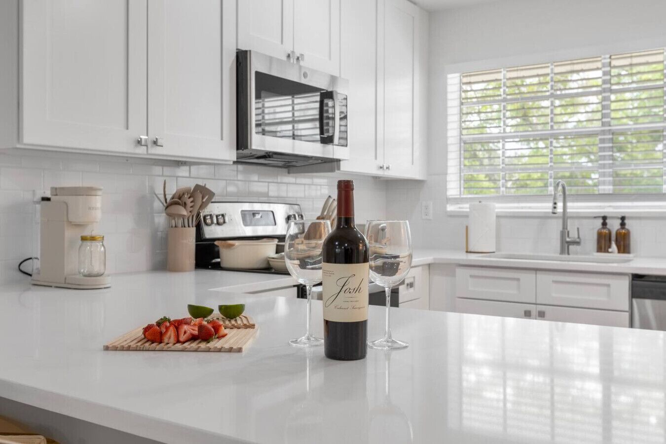 冷蔵庫、電子レンジ、オーブン、食器洗い機