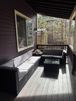 Property grounds - COZY 2 BEDROOM + LOFT CABIN WITH AC LOCATED IN HEART OF LAKESIDE (Pinetop-Lakeside)