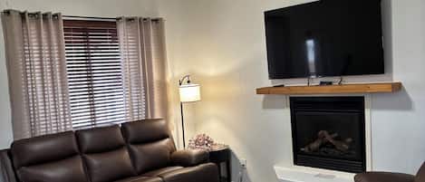 Smart TV, fireplace