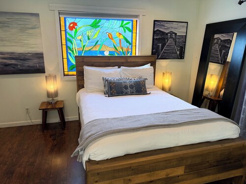 Romantic Getaway with Amazing Views and River access 