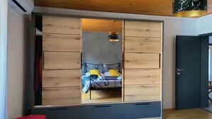 A room with a bed, a wardrobe, and a hanging light fixture. - 3 bedroom beautiful apartment in Barban (Barban)