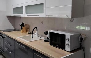 Fridge, microwave, oven, stovetop