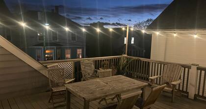4Bed/3Bath Downtown Newport w/Rooftop Deck