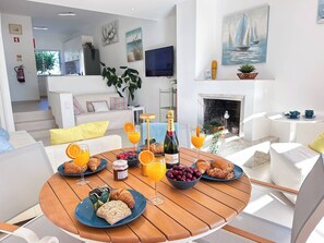 Dining - Windmill Hill Cozy Townhouse by BeCherish (Albufeira)