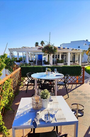 Outdoor dining - Windmill Hill Cozy Townhouse by BeCherish (Albufeira)
