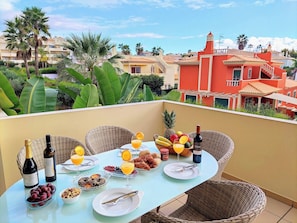 Outdoor dining - São Rafael Beach Luxury Condo by Be Cherish (Albufeira)