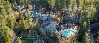 Inviting rustic, luxurious 2-bedroom unit in Incline Village