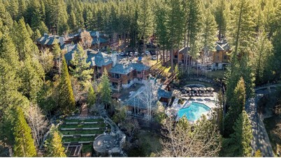 Inviting rustic, luxurious 2-bedroom unit in Incline Village