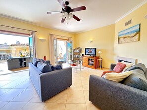 Smart TV, fireplace - Albufeira Sea View Family Villa with Pool near Balaia Golf (Albufeira)