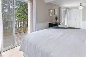 Iron/ironing board, free WiFi, bed sheets, wheelchair access - Blue Heron Lakefront Cottage w/ Hot Tub (Kawartha Lakes)