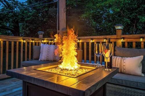 Boho Hideaway w/ Hot Tub, Sauna & Games