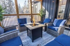 Property grounds - Hot Tub, Sauna & Arcade! Muskoka Wilderness Cabin (Lake of Bays)