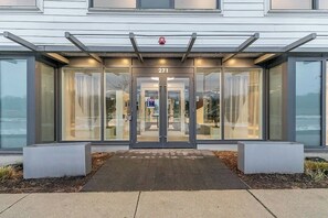 Exterior detail - Fire & Ice Spa w/ Private Sauna! (Innisfil)