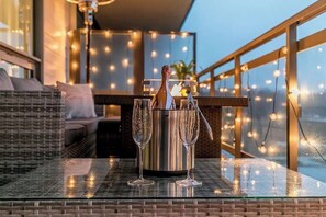 Interior - Fire & Ice Spa w/ Private Sauna! (Innisfil)