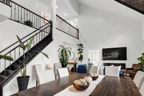 Dining - Royal Beach Lake House & Spa w/ Hot Tub & Sauna (Georgina)