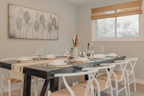 Dining - Hideaway Retreat Bungalow w/ Hot Tub (Midland)