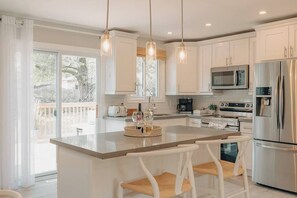 Fridge, microwave, oven, stovetop - Hideaway Retreat Bungalow w/ Hot Tub (Midland)