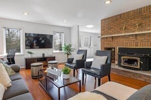 Smart TV, fireplace, table football, ping pong - Grandview Family Beach House w/ Hot Tub & Sauna! (Tiny)