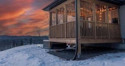 Hot Tub, Sauna, Games, View - Hill Top Ranch Cabin