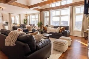 Smart TV, fireplace, video games, table tennis