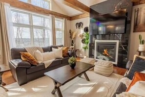 Smart TV, fireplace, video games, table tennis