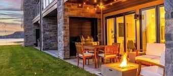 Lakeside Oasis Spa Getaway w/ Sauna