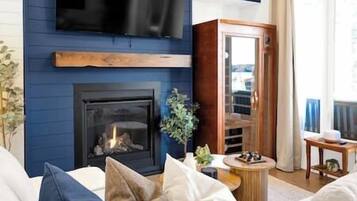 Smart TV, fireplace